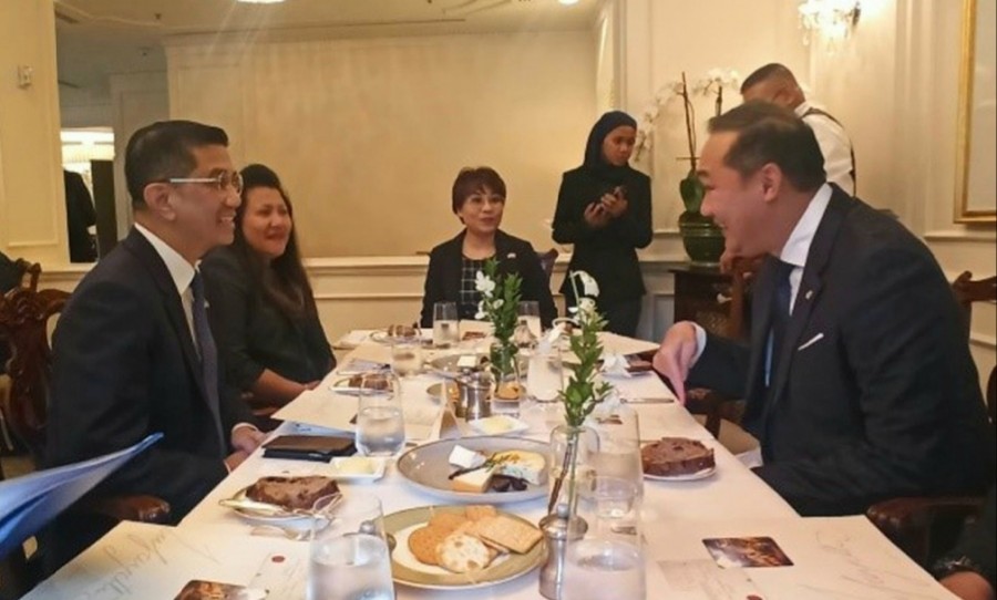 Mendag RI Muhammad Lutfi saat melakukan pertemuan bilateral dengan Menteri Perdagangan Internasional dan Industri Malaysia, Datoâ Seri Mohamed Azmin Ali di Washington D.C, Amerika Serikat, Kamis (12/5/2022).