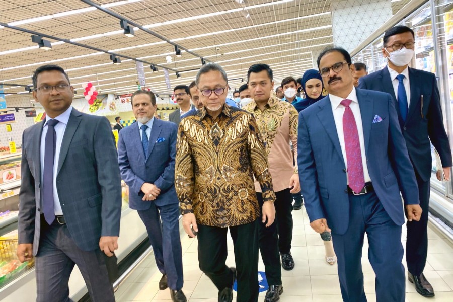 Menteri Perdagangan RI, Zulkifli Hasan mengunjungi ritel modern Lulu Hypermarket di Abu Dhabi, Uni Emirat Arab (UEA), pada Kamis (30/7/2022).